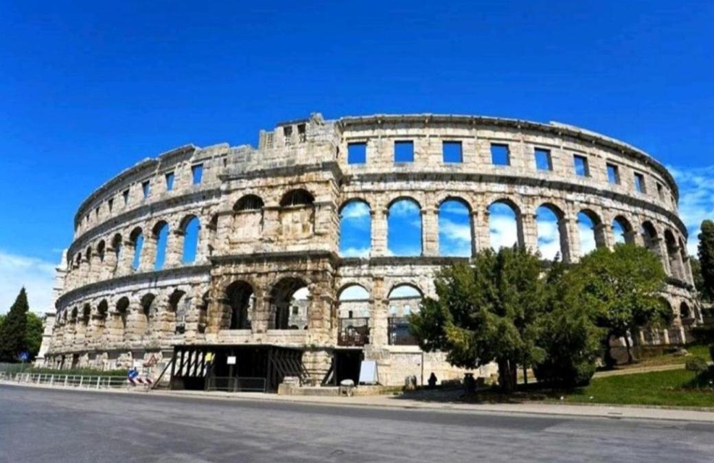 Apartment Ory 2 Between The Beach And City Center Pula Exterior foto