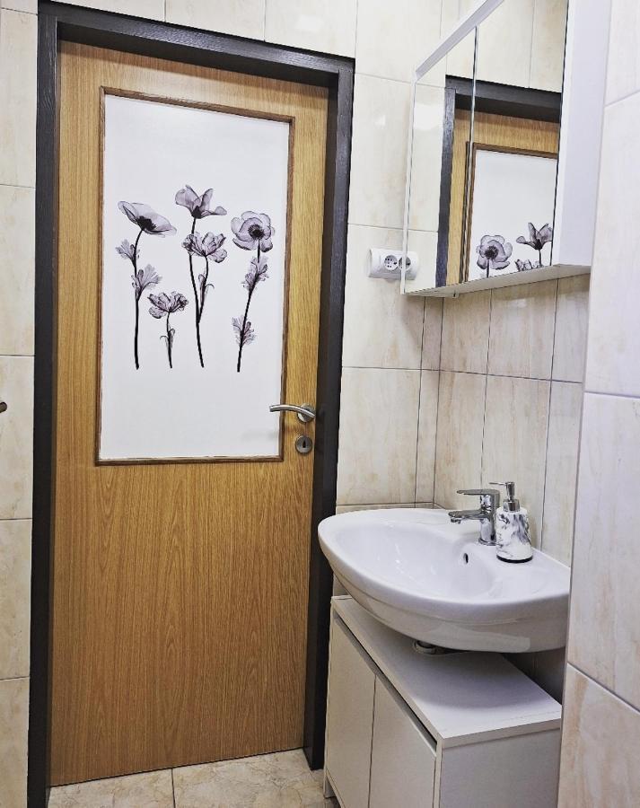 Apartment Ory 2 Between The Beach And City Center Pula Exterior foto